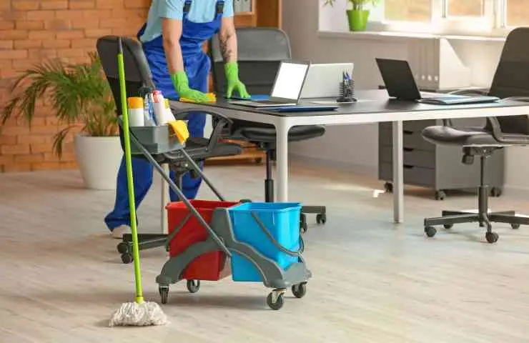 Lux Cleaning Solutions – Gebäudereinigung für Büros & Praxen in Berlin